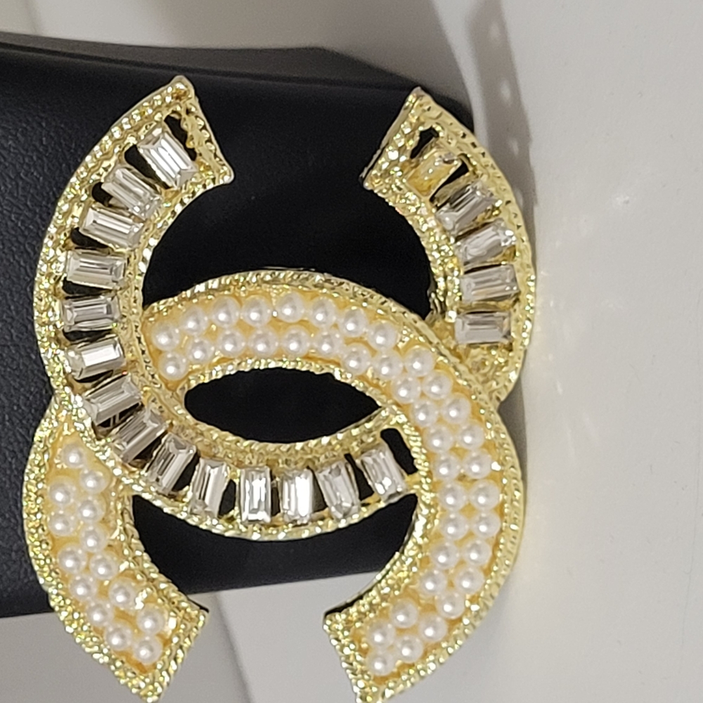 Elegant Gold and Silver Pearl Brooch